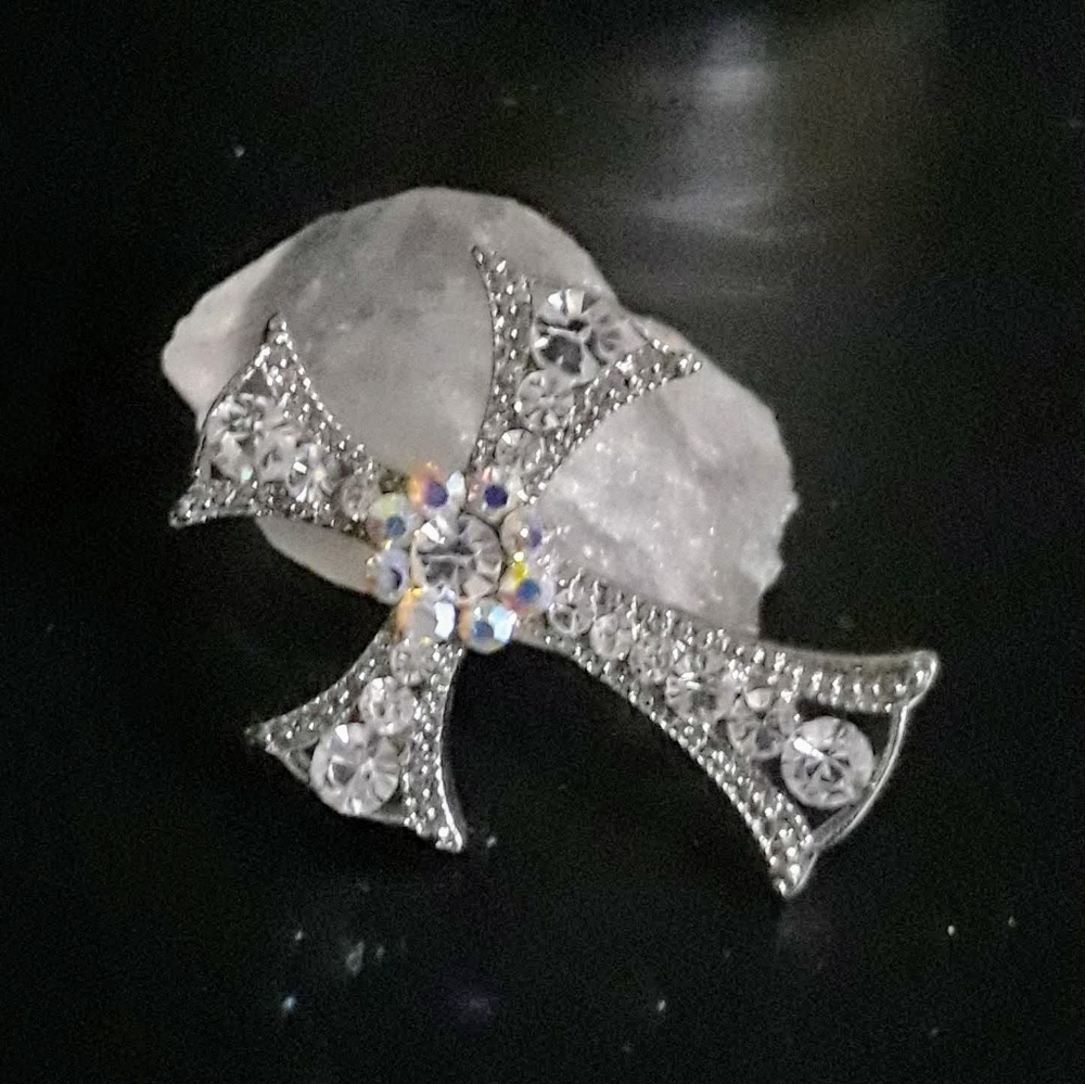 VINTAGE Silvertone and Rhinestone cross brooch